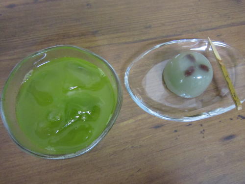 冷水茶と菓子.jpg